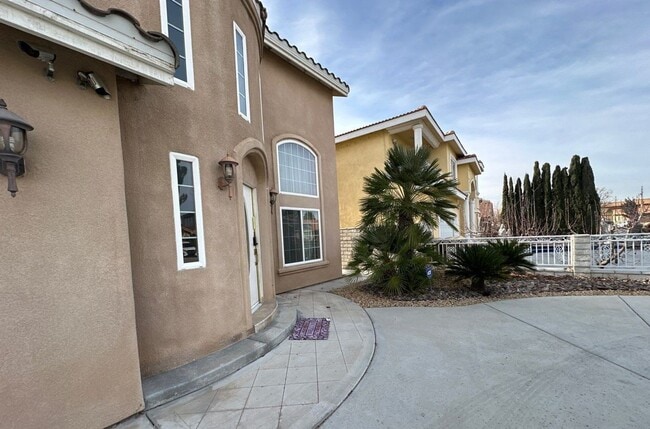 Photo - Lakefront Retreat 5BD | 3BTH– Available fo...