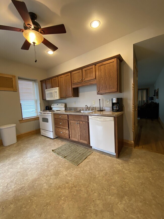 1138 Memorial Ave Unit 1