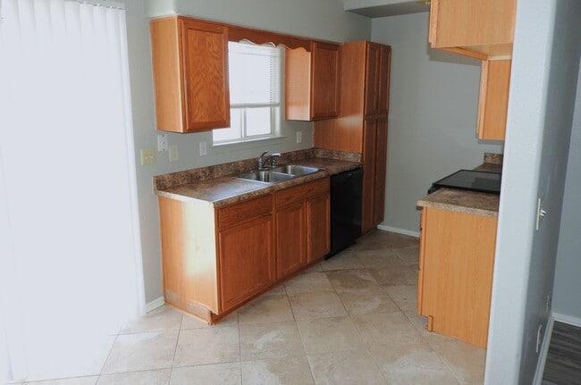 Photo - Country Living - 4+2 with 3 Car Garage!