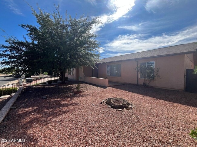 Photo - 1300 E Buckhorn Dr