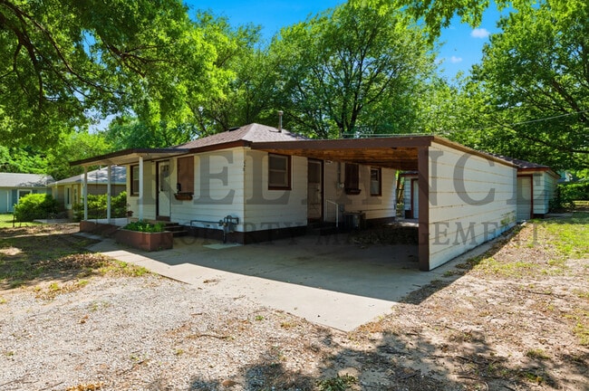 Photo - 107 Queen St