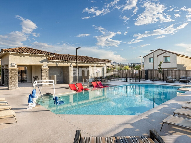 Photo - 250 Yasmin Daylily Pl