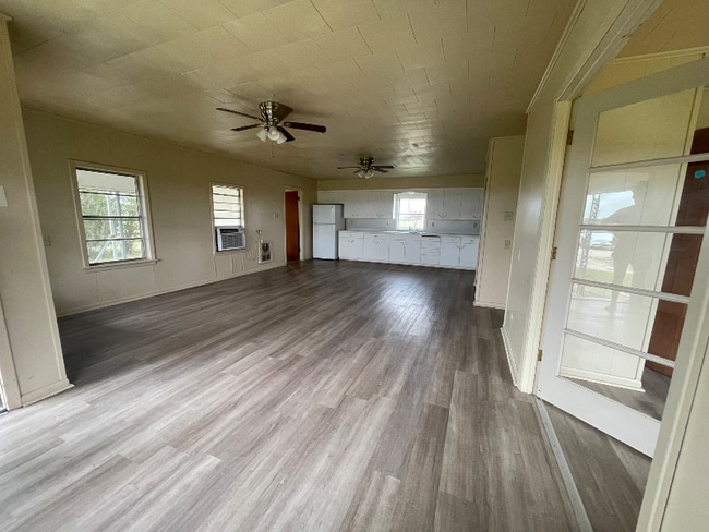 Photo - 725 Pioneer Rd