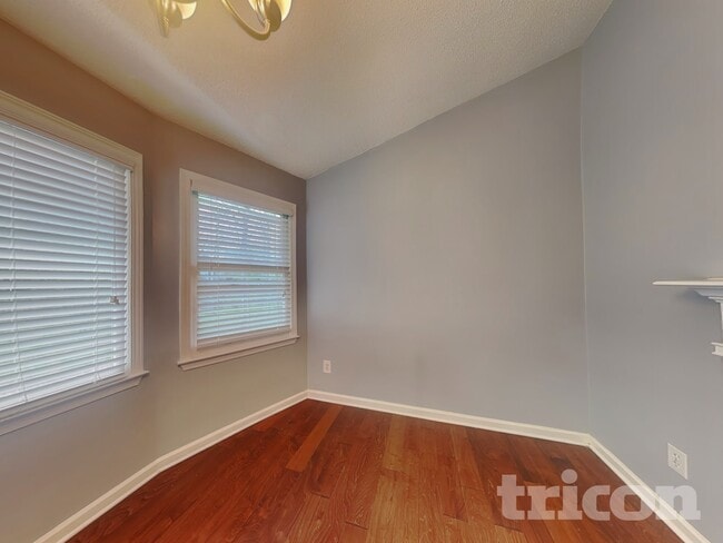 Photo - 244 Chastain Way