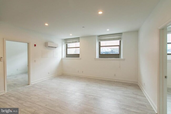 Building Photo - 427 Monroe St Unit 102