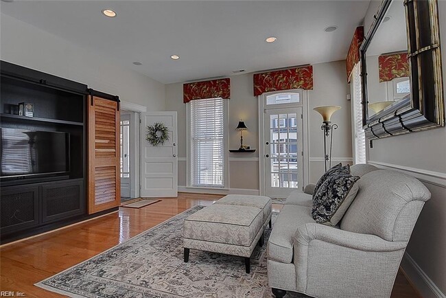 Photo - 448 Dinwiddie St Unit 102