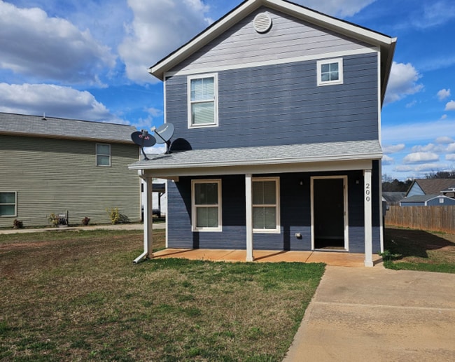 Photo - Nicely renovated 3 bedroom, 2.5 bath ranch in Zebulon!