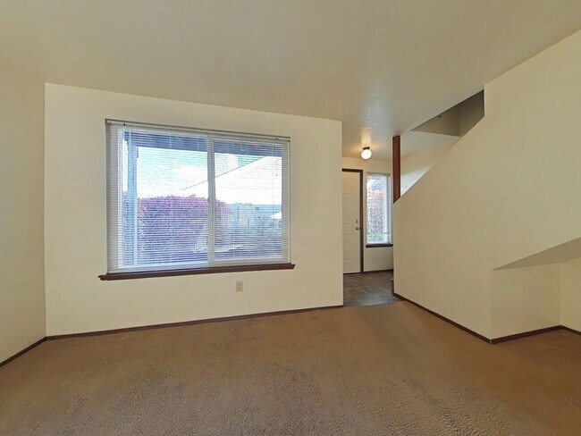 Photo - 2 Bedroom Townhouse ~ Close to Downtown Unit 2521 SW Pickford #D