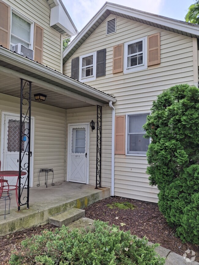 Building Photo - 237 Hanshue Rd Unit C Rental