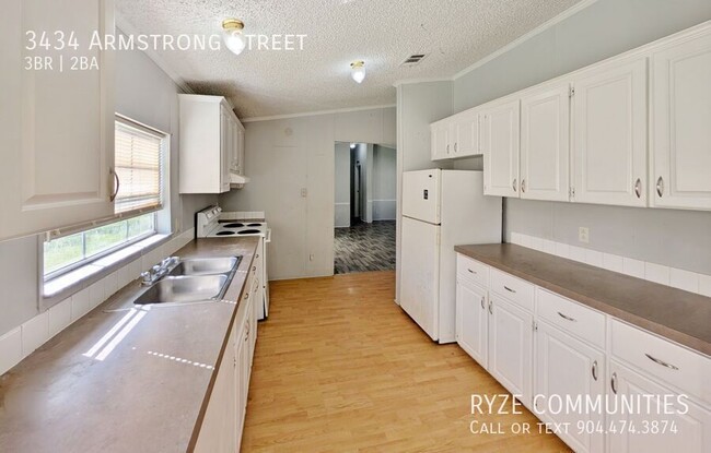 Photo - 3434 Armstrong St