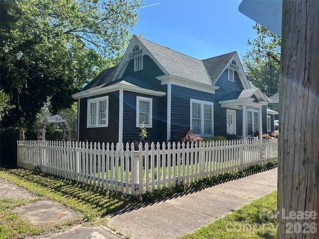 Photo - 412 W Horah St