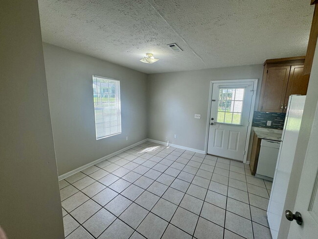 Photo - Charming 3BR/2BA home in Dothan, AL - Appl...