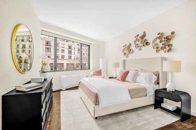 Photo - 62 W 62nd St