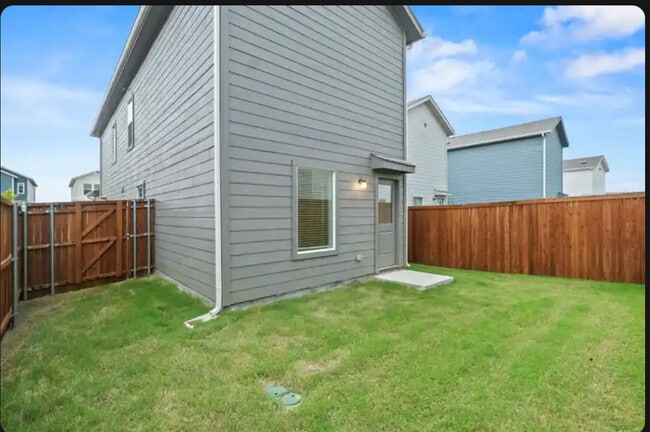 Parte trasera de la casa - 726 Sandhill Crane Ln Unidad A