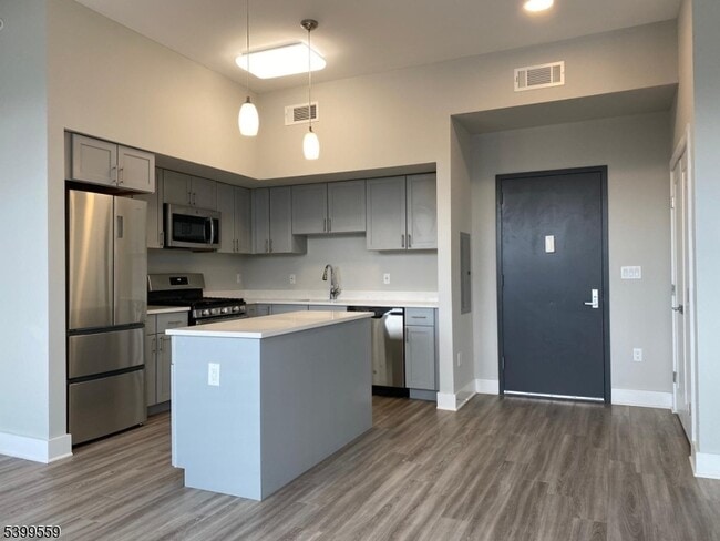 Building Photo - 22 Center St Unit 302