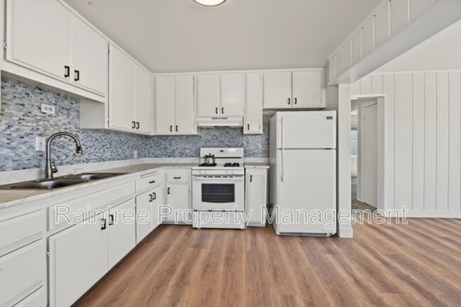 146 N Cedros Ave