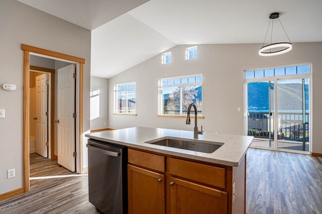 744 Wapato Way Unit A