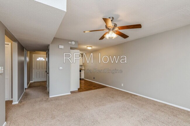 Photo - 2079 NW Hickory Ln