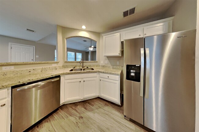 Photo - 8831 Aberdeen Oaks Dr