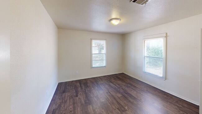 Photo - 2 Bedroom/1 Bedroom Home