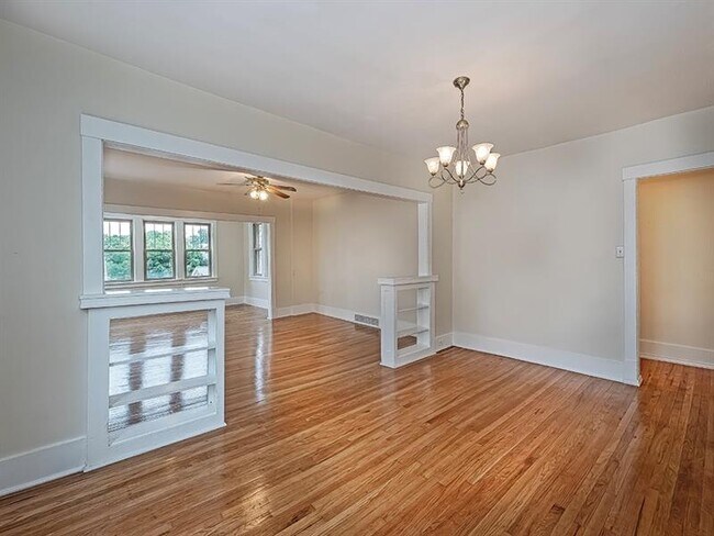 Photo - 105 Shady Dr W