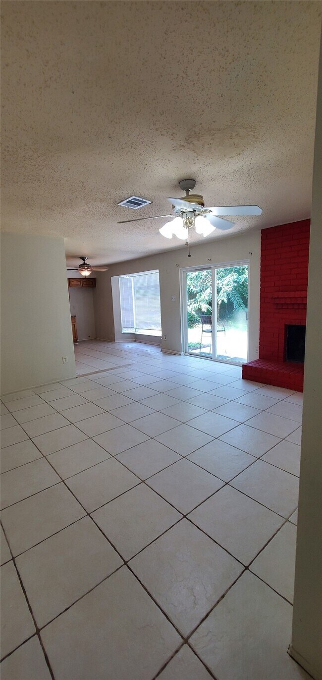 Photo - 7406 La Pl Dr