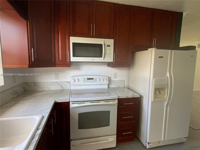 Photo - 108 SE 10th Ave Apartment Unit Front