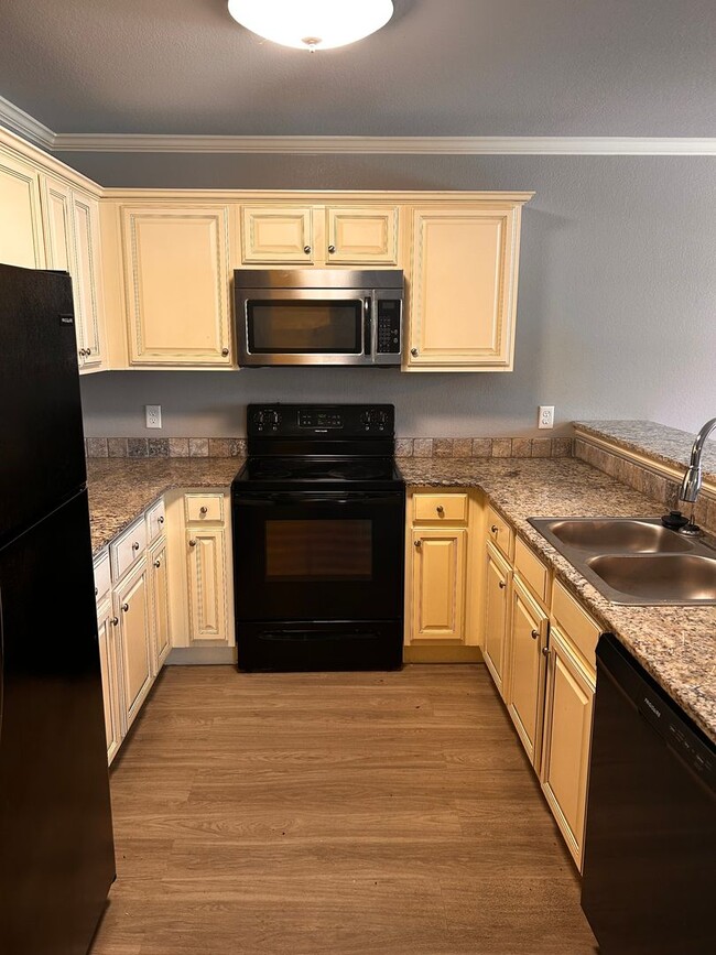 Photo - 4 Bedroom 4.5 Bathroom home, private parking and 2 car garage Now Pre-leasing For August 10th mov...