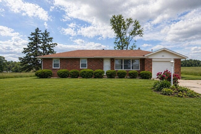 Building Photo - 1213 E Smiley Ln