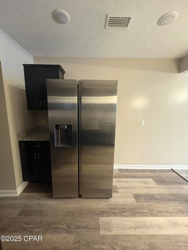 Photo - 824 E 25th St