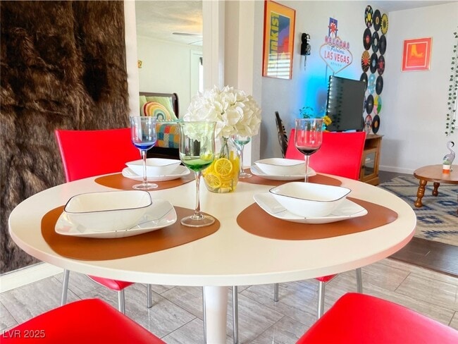 Photo - 1932 Hassett Ave