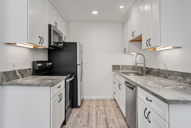 Building Photo - Incline Village: Condo - 2 Bedrooms, 1 Bat...