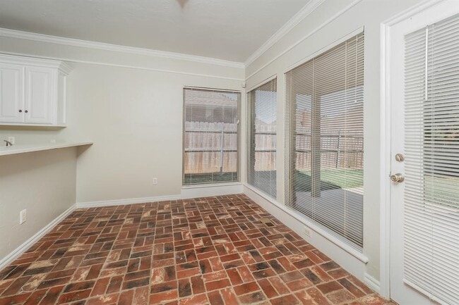 Photo - 10404 Regent St