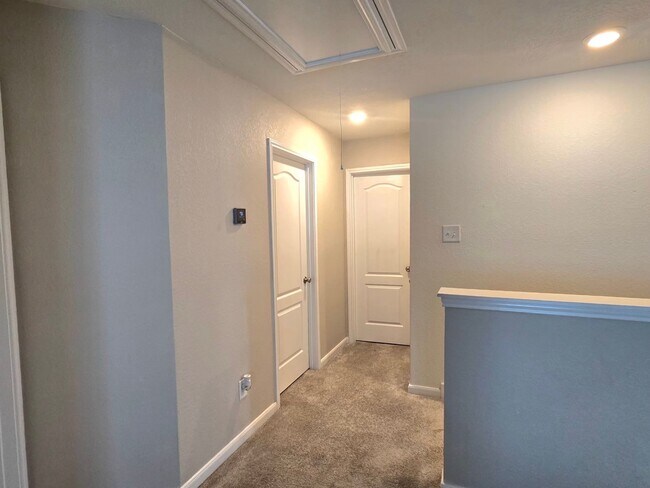 Photo - 25250 Laird Knoll St