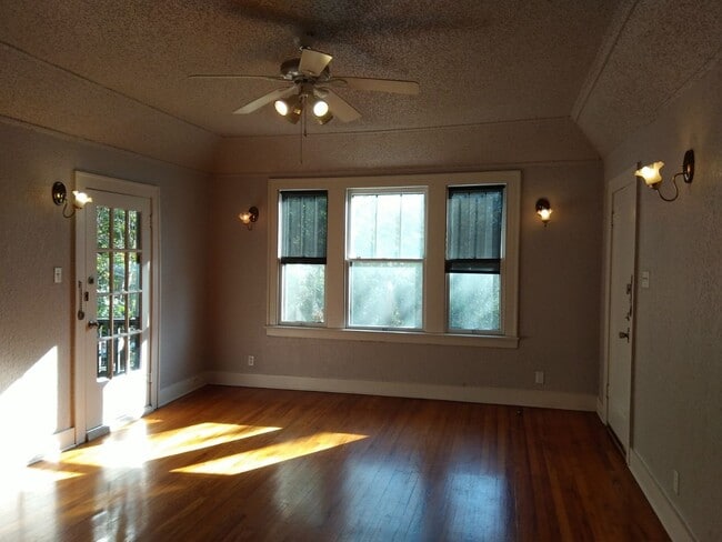 1743 W Summit Ave.