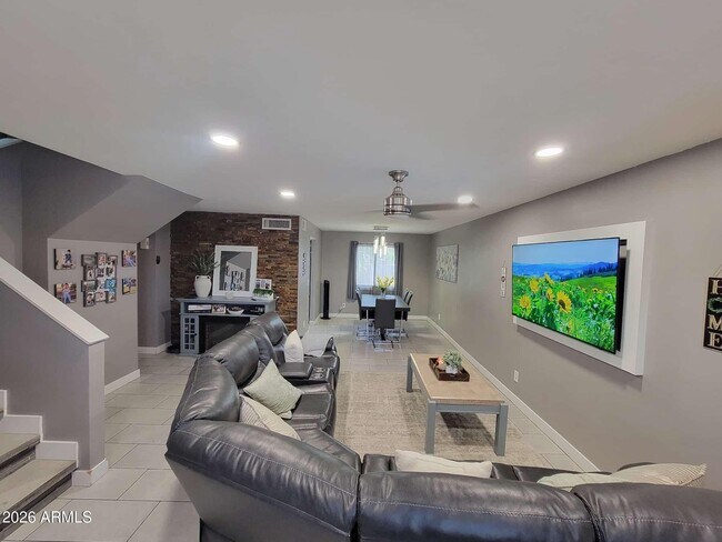 Photo - 2530 N 87th Ave