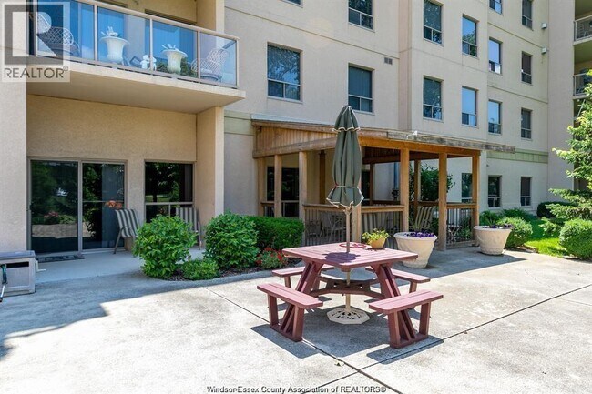 Photo - 315 Village Grove Dr Unité 103