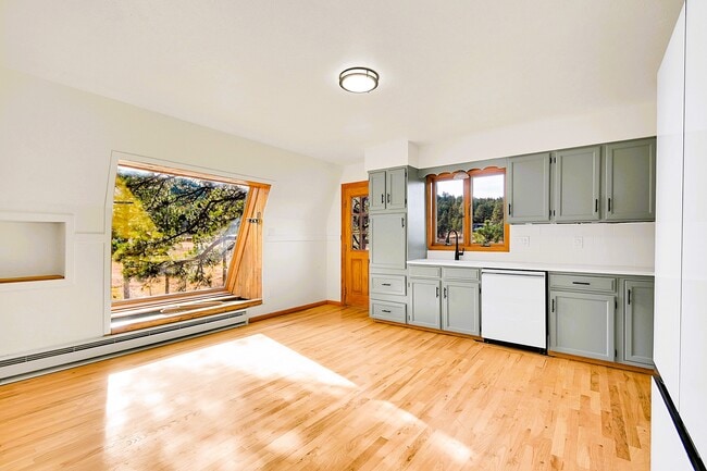 Photo - 28195 Cragmont Dr