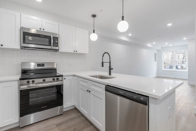 Photo - 2057 E Rush St