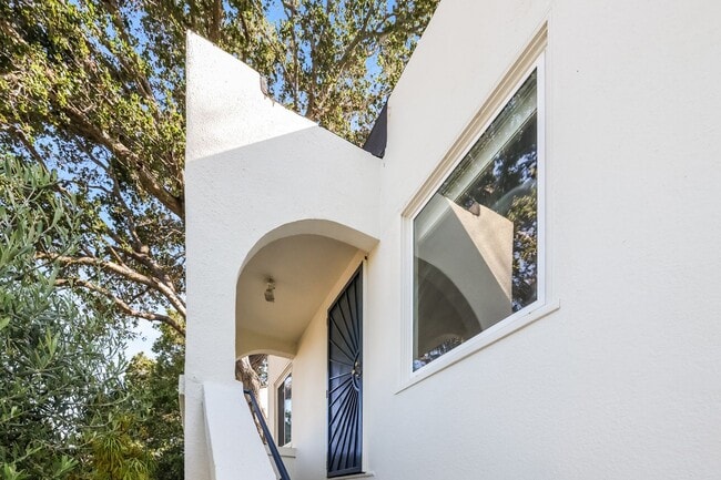Photo - Available 2 Bedroom Home In Redwood Heights!