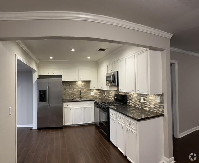 Building Photo - 4702 Ella Blvd Rental