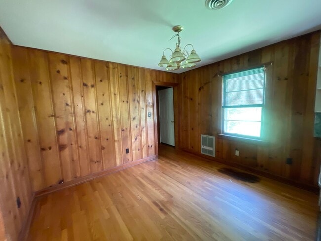 Photo - 2 Bedroom / 1 Bath Brick Home Jonesborough, TN