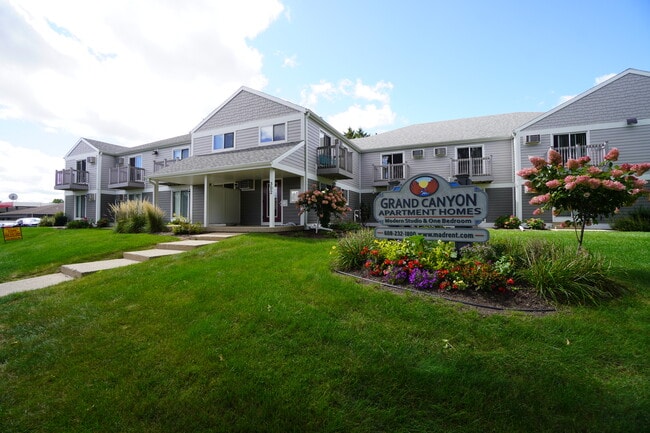 Building Photo - Grand Canyon Apartments