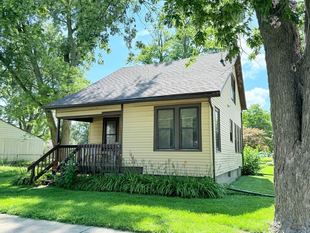 Newly remodeled 3 bed 1 bath in Normal! - Newly remodeled 3 bed 1 bath in Normal! House