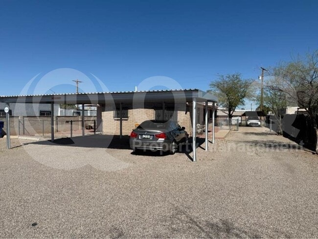 Photo - 842 W Iowa St