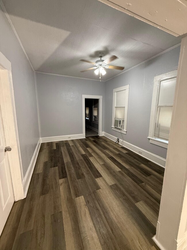 Photo - 1163 E 18th St