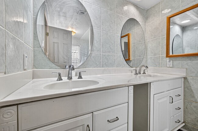 Photo - 3258 Meadway Dr