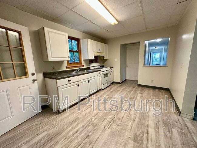 Building Photo - 1017 Emporia St