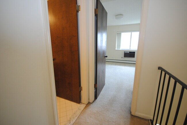 Townhome Second Floor Landing - 520 N Ashley St