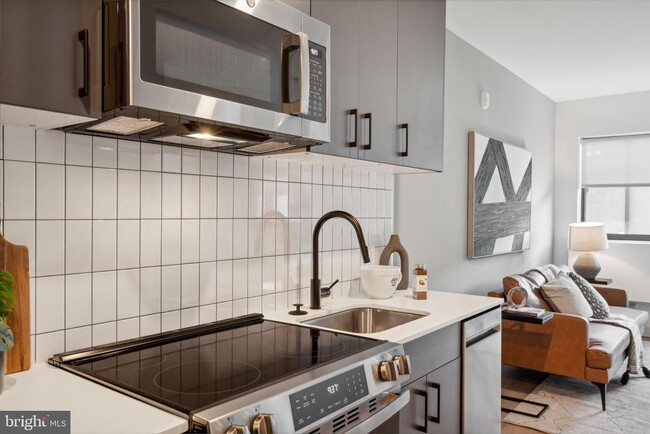 Photo - 1108 N Front St Townhome